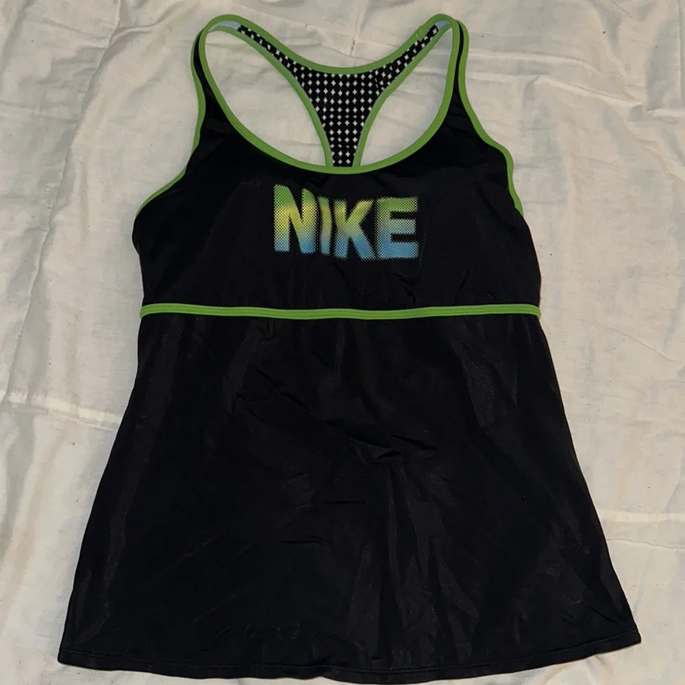 Nike top - Picture 2 of 4